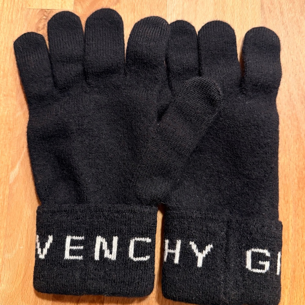 Givenchy Black Knit Gloves with Logo - Picture 6 of 6